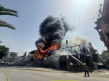 اندلاع حريق هائل بعدة محال التّجارية في كفرقاسم